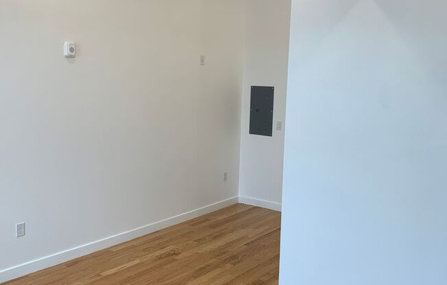 Studio, 1 bath, 415 sqft, $1,550, Unit 64-404