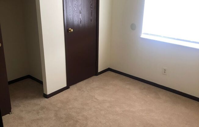 2 beds, 1 bath, $1,095