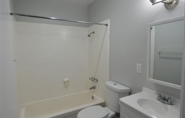 2 beds, 1.5 baths, 805 sqft, $2,195, Unit 15