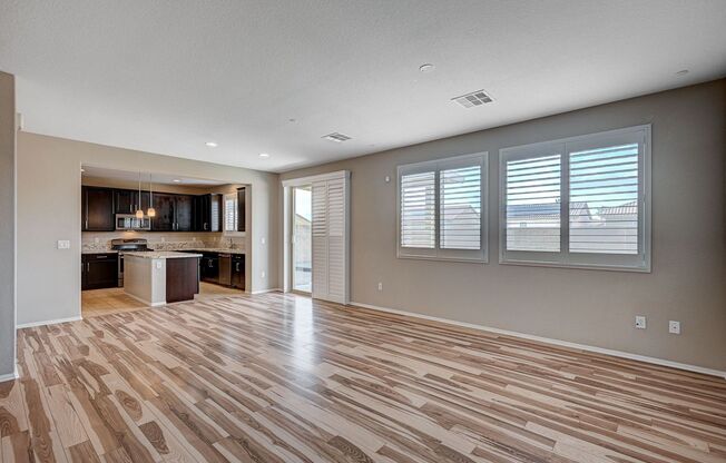 Gorgeous 4 Bedroom plus a loft in the Southwest