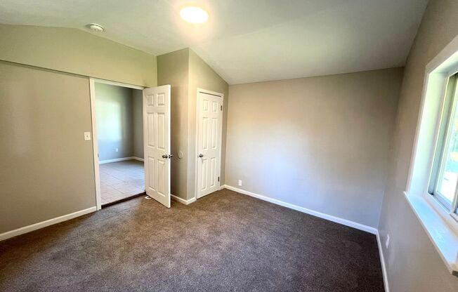 3 beds, 1 bath, $1,250