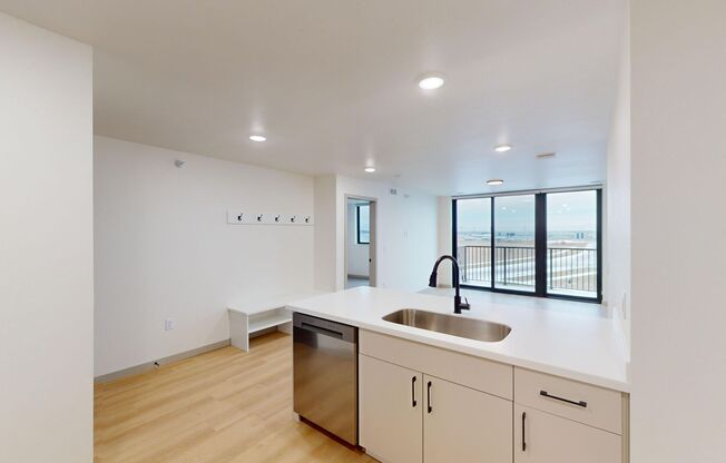 3 beds, 2 baths, 1,091 sqft, $1,340, Unit 1121-200