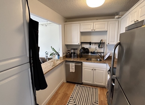 1 bed, 1.5 baths, 700 sqft, $3,600, Unit 810
