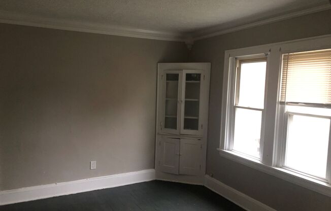 2 beds, 1 bath, $900, Unit 899 Stadelman Ave