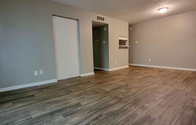 2 beds, 1 bath, 830 sqft, $1,090, Unit 86