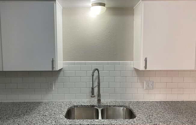2 beds, 1 bath, 806 sqft, $1,095, Unit 190
