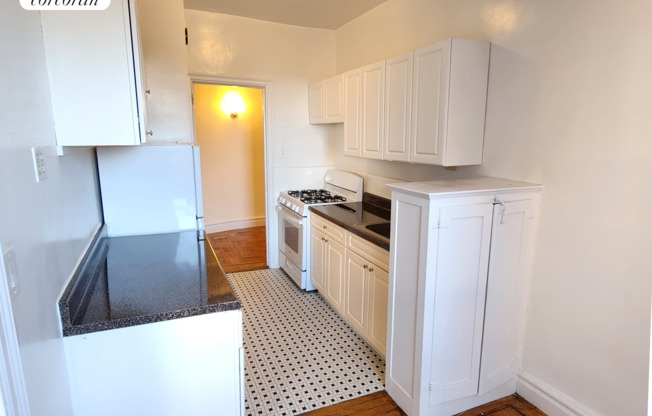 1 bed, 1 bath, $2,395, Unit 32C