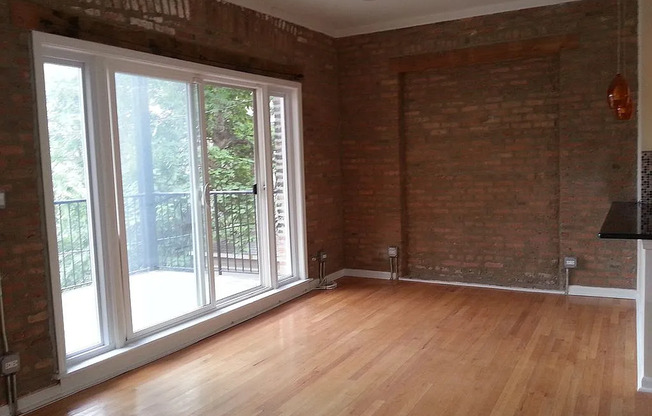 MODERN 2 BED/1BATH WITH GARAGE PARKING INCLUDED!