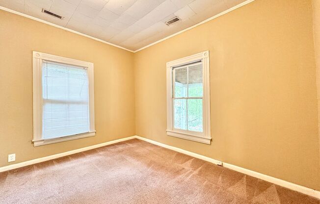 2 Bedroom in College Hill Convenient to UNCG and Downtown Greensboro!