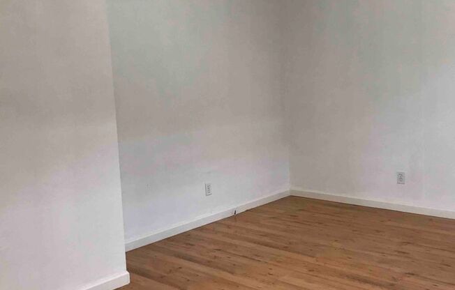 3 beds, 1 bath, $2,425, Unit #2