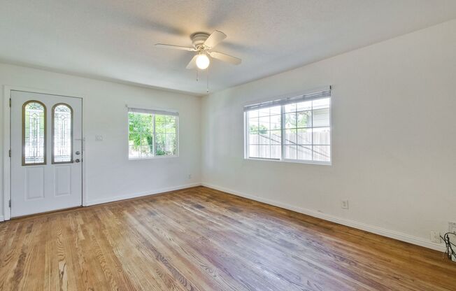 2 beds, 1 bath, $3,295