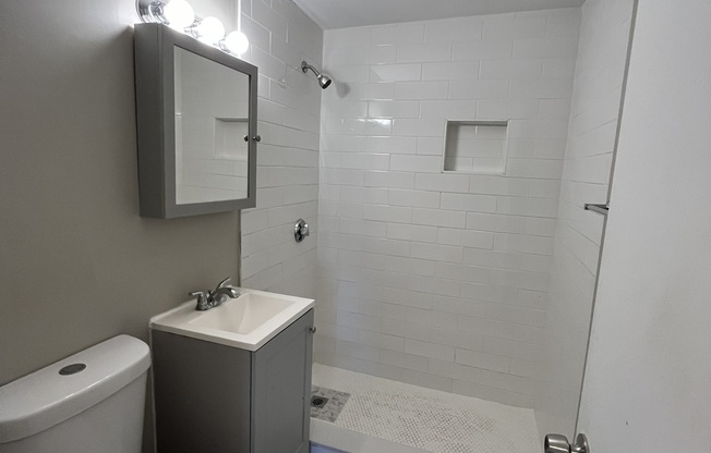 2 beds, 1 bath, $3,400, Unit 37