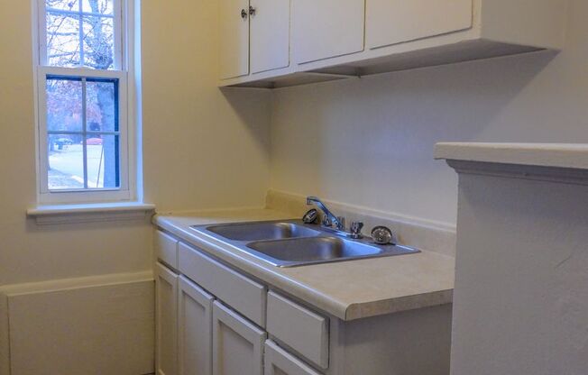 Studio, 1 bath, 450 sqft, $800, Unit 775-44