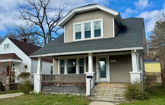 1431 Pine NW - Walk to Richmond Park!  Water included