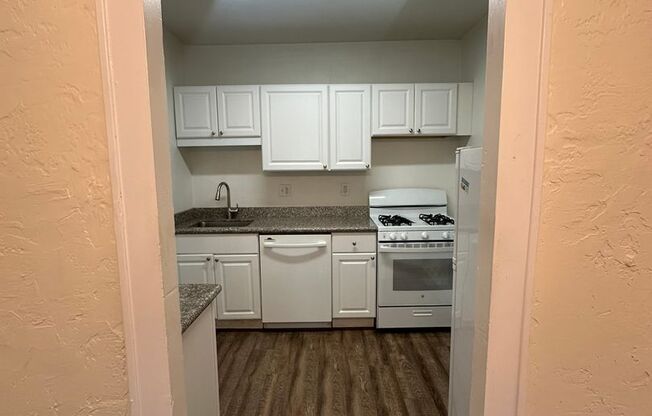 1 bed, 1 bath, 708 sqft, $1,330, Unit King Edward Annex 18
