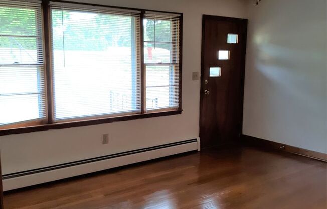 2 beds, 1 bath, 903 sqft, $1,290, Unit A-2