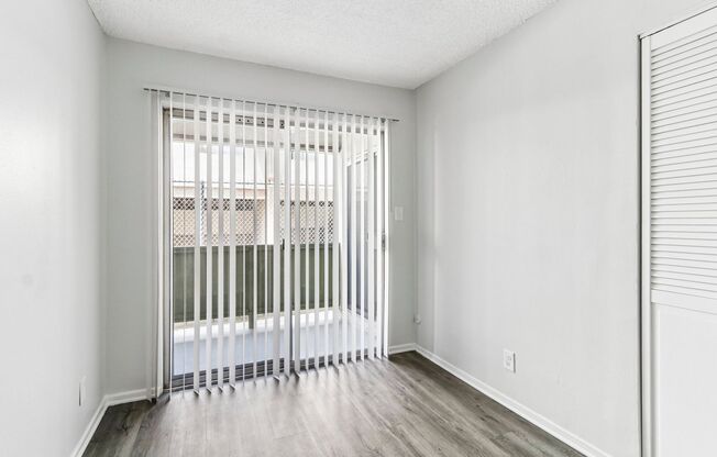 2 beds, 1 bath, 750 sqft, $1,698, Unit 113
