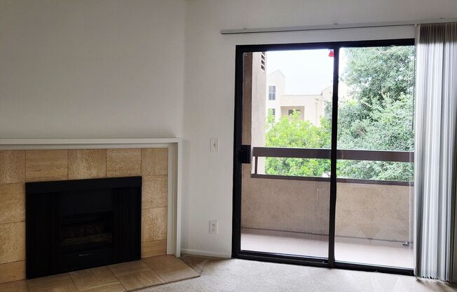 2 Bedroom/ 2 Bath Condo In The Heart of Glendale!