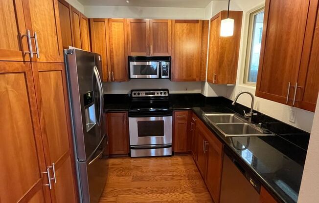 Spacious 2 Bedroom 2 Bath Condo in the Heart of Downtown San Diego!