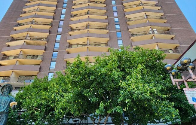 Affordable High Rise Condo in the heart of Downtown Denver!! ***MOVE IN TODAY AND GET REST OF JUNE FREE!!!