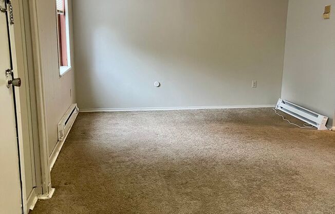 Studio, 1 bath, 325 sqft, $695, Unit 27