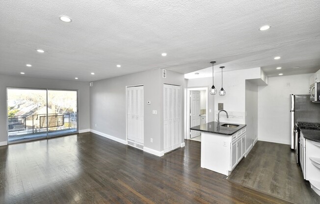 800 Hyde Park Ave
