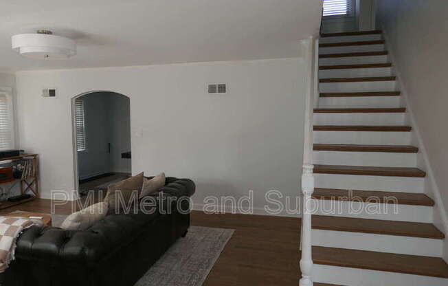 984 WOODLAWN AVE