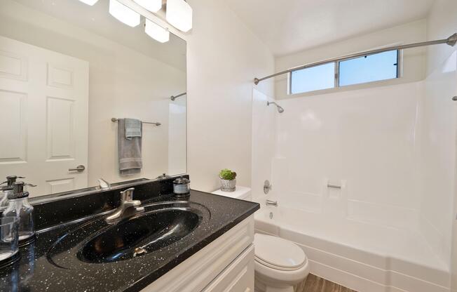 1 bed, 1 bath, 725 sqft, $2,445