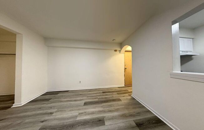 Studio, 1 bath, 295 sqft, $925, Unit B8