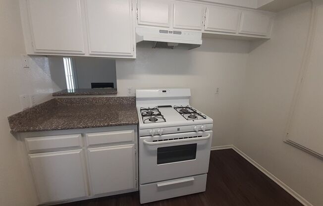 2 beds, 2 baths, 900 sqft, $2,450