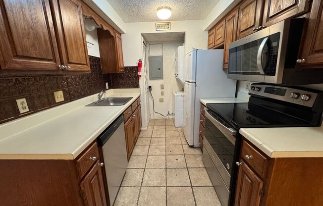 2 beds, 2 baths, $996