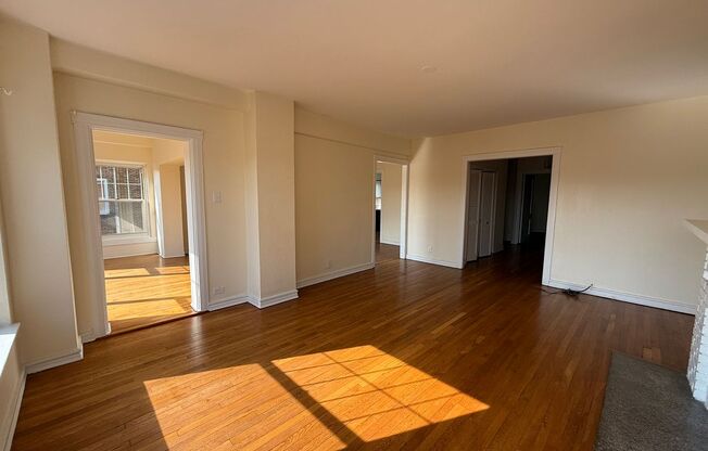 1 bed, 1 bath, 572 sqft, $1,510, Unit Old King Edward 46