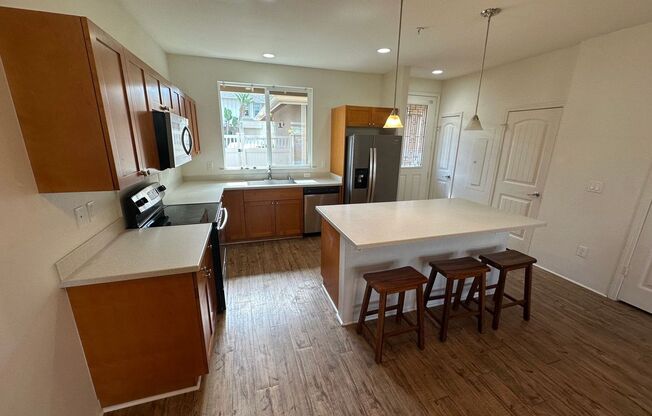 SPACIOUS 2 BD / 2.5 BA TOWNHOUSE IN KAPOLEI!