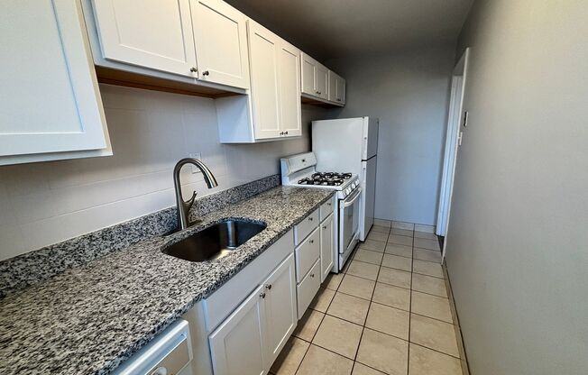 2 beds, 1 bath, 800 sqft, $1,799, Unit 6230 Fifth Ave. #325E