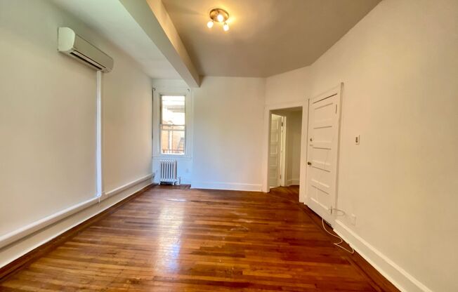 2 beds, 1 bath, 1,000 sqft, $1,948, Unit 3035 N. Calvert St. C4