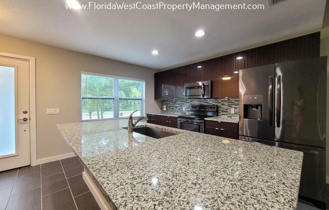 SLEEK -MODERN 3 BEDROOM/2 BATH WITH SUPER SARASOTA LOCATION!