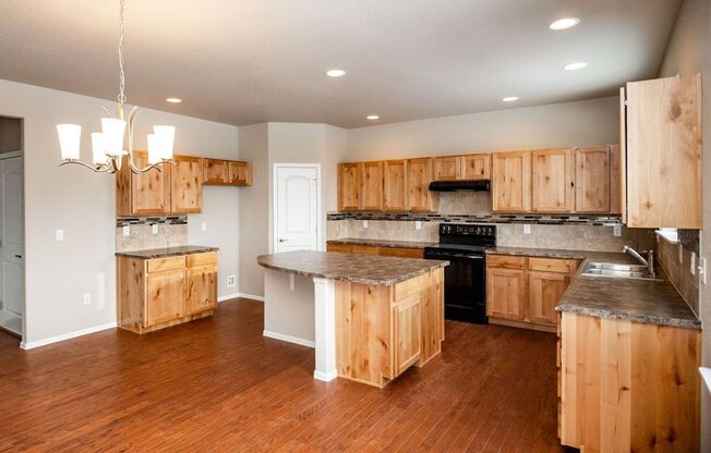 Stunning 4-Bedroom Home in Sought-After Raindance Community