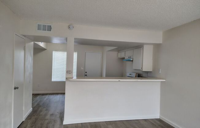 2 beds, 1.5 baths, 800 sqft, $1,300, Unit 22