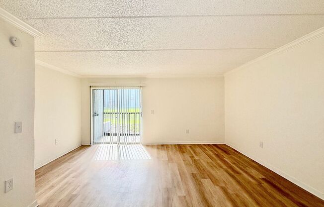 2 beds, 1 bath, 916 sqft, $1,415