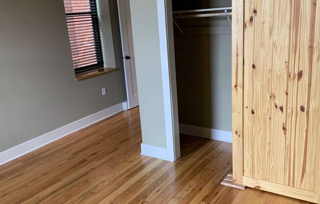 1 bed, 1 bath, 1,044 sqft, $1,250, Unit 909