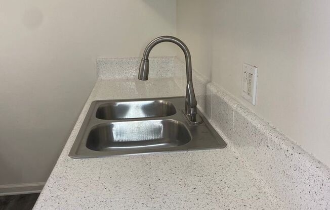 2 beds, 1 bath, 764 sqft, $1,995, Unit Unit 10