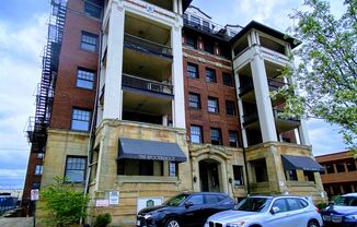 Studio, 1 bath, 230 sqft, $695, Unit 108