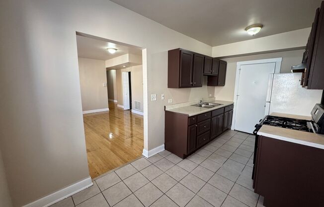 2 beds, 1 bath, $1,200, Unit 4850 #303