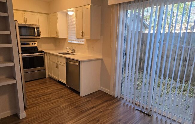 2 beds, 1.5 baths, 852 sqft, $1,750, Unit 3