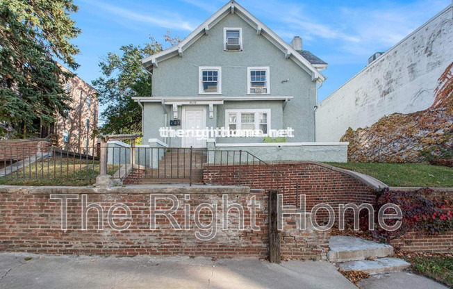 3021 Harney St Apt 3
