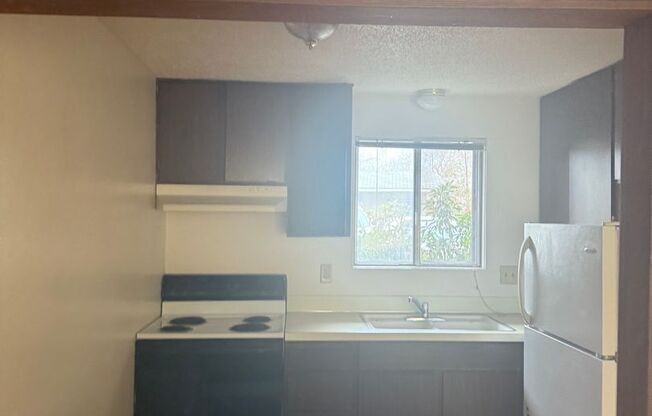 1 bed, 1 bath, $995, Unit 18