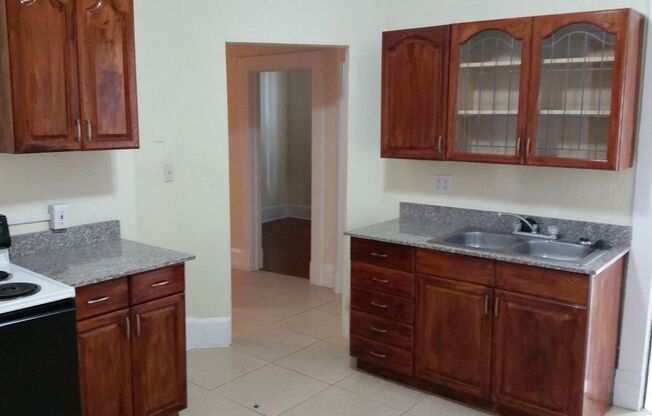 2 beds, 1 bath, $1,500, Unit #B