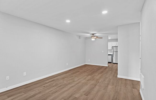 2 beds, 1 bath, 760 sqft, $2,699, Unit 40-213