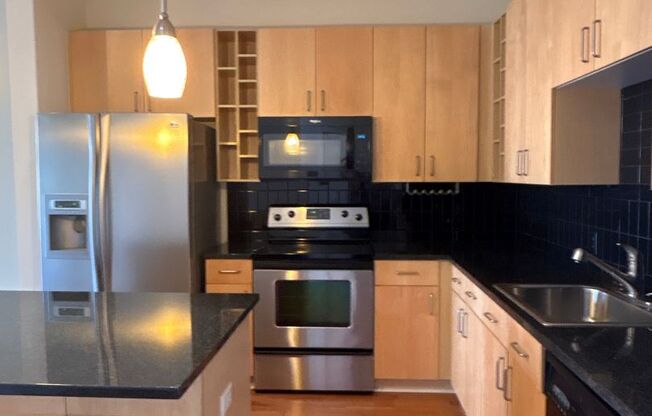 One Bedroom Condo Minutes from Uptown & NoDa