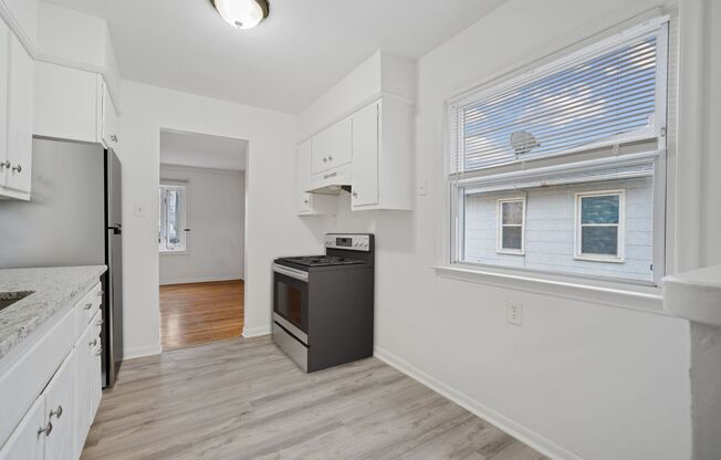 2 beds, 1 bath, $1,349